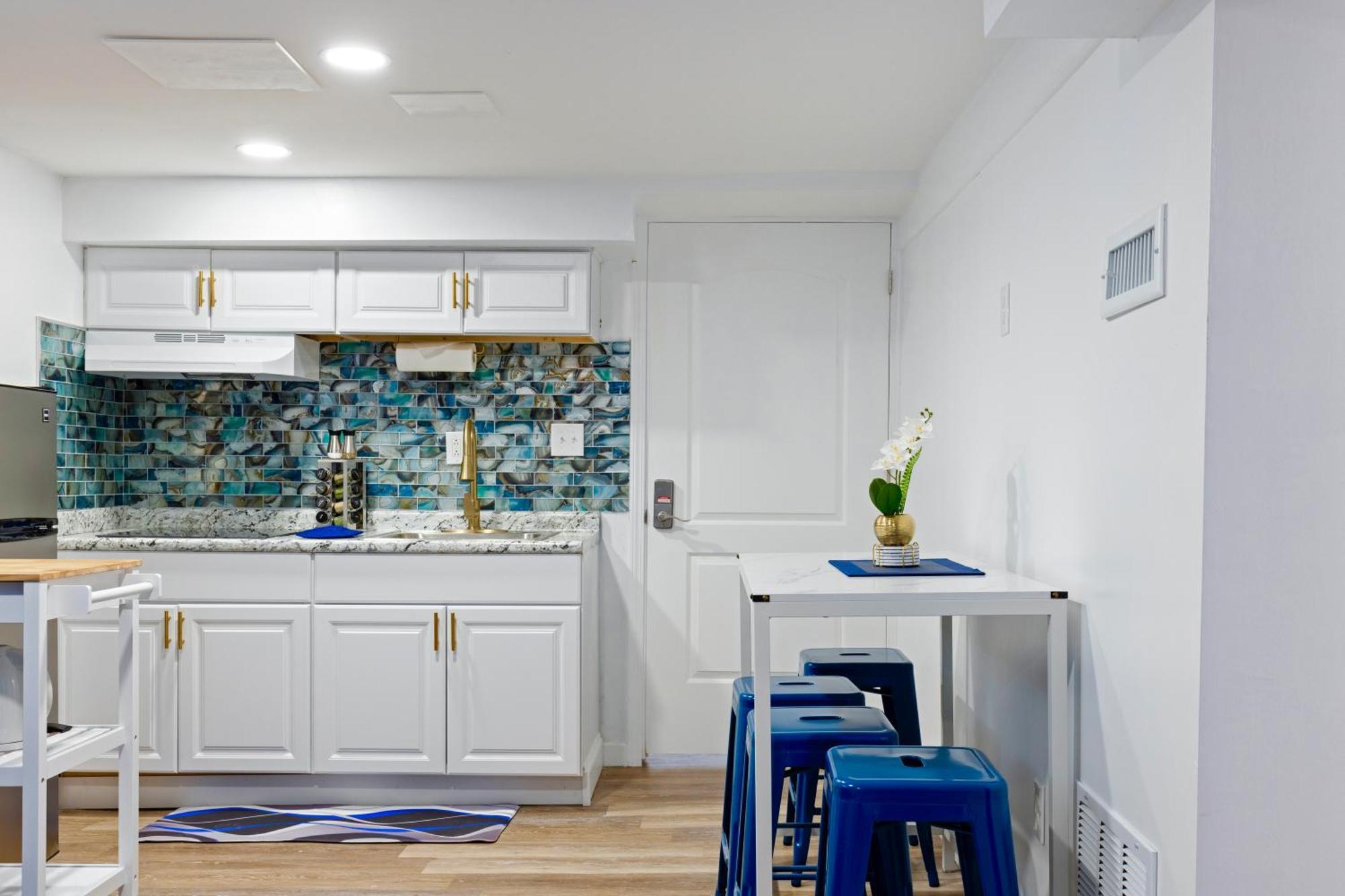 The Sapphire Haven - Your Old Brooklyn Oasis Awaits Families, Couples, Business Travelers Near Downtown With Parking, 300 Mb Wifi & Self Check-In Κλίβελαντ Εξωτερικό φωτογραφία